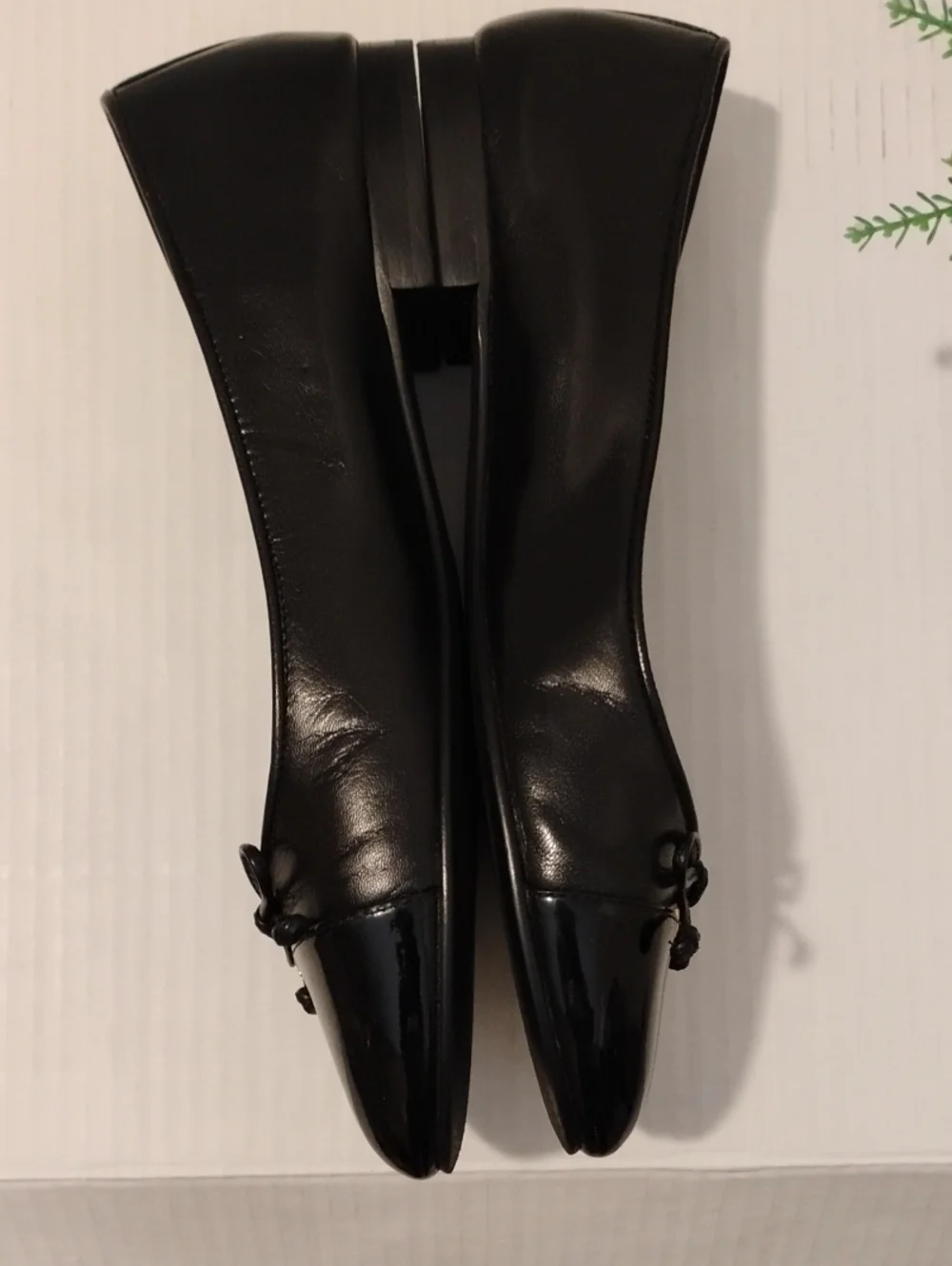 Tory Burch Black Leather Cap Toe Ballet Flats. Black in color. Womens size 8
